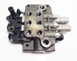 84235972 Rozdzielacz hydrauliczny