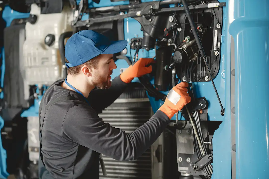 Jak działa hydraulika w ciągniku i jak o nią dbać?